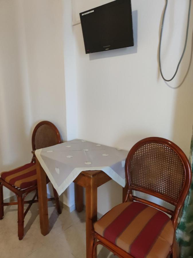 Artemis Rooms Frangokastello Extérieur photo