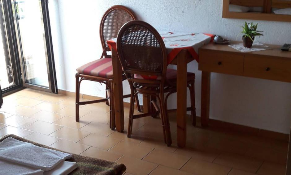 Artemis Rooms Frangokastello Extérieur photo
